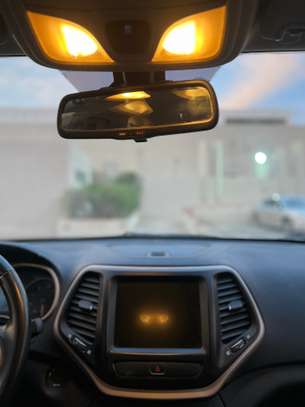 Jeep Cherokee image 13