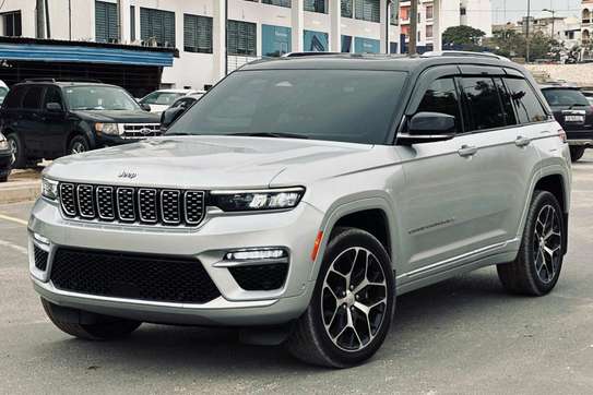2022 Jeep Grand Cherokee Summit image 3