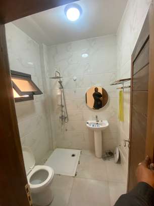 Belle Chambre salle de bain avec spot lumière image 4