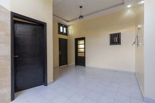 Villa R+2 à Tivaouane Peulh, titre foncier image 6