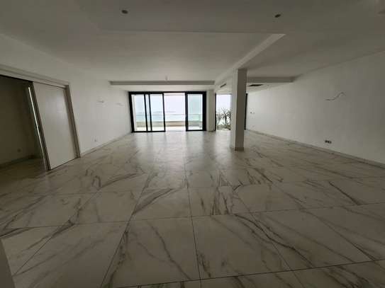 Superbe appartement en bord de mer au Plateau image 3