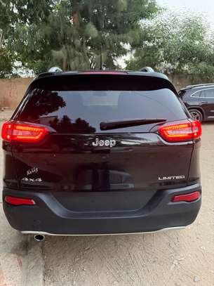Jeep Cherokee image 12