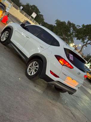 HYUNDAI TUCSON image 2