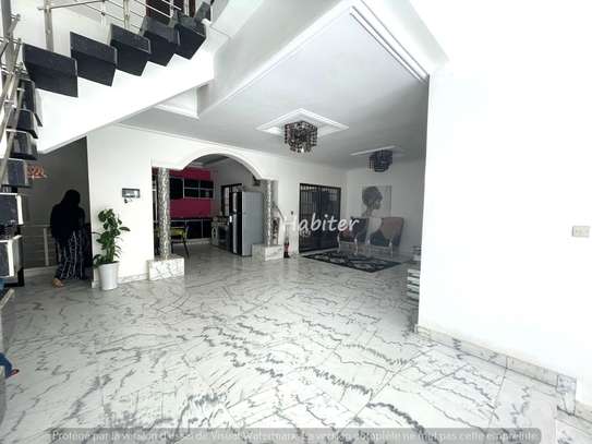 Villa R+1 à louer au Almadies derrière Philippe Morris image 4