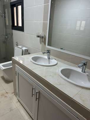 APPARTEMENT À LOUER – ALMADIES, ZONE DE RECASEMENT image 5