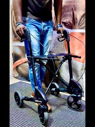 Déambulateur chaise 4 Roues - Rollator image 1