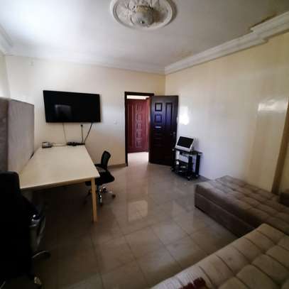 Studio a louer a sacré cœur zone calme image 2