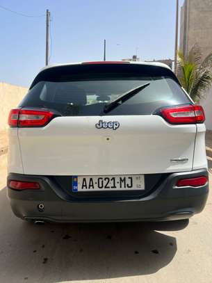 Jeep Cherokee image 4