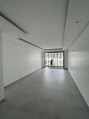 Appartement ( vide) à louer aux Almadies derrière là gondole image 3