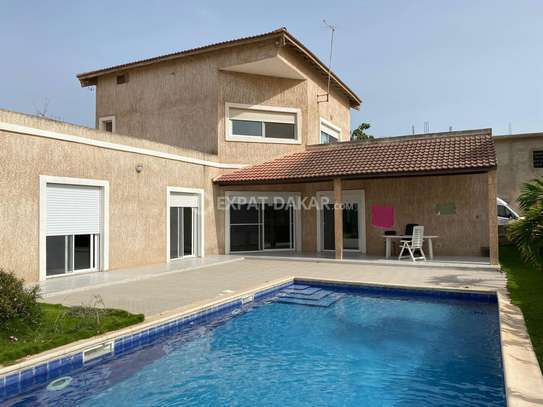 Villa de 500m2 à louer au lac rose image 2