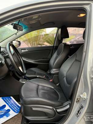 Hyundai accent image 9