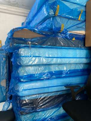 Matelas confort durable plusieurs tailles emballé plastique image 1