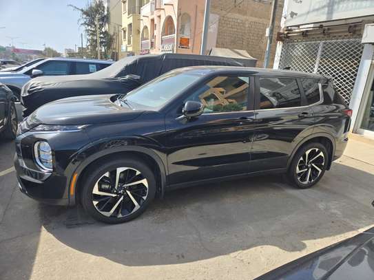 Mitsubishi outlander image 3