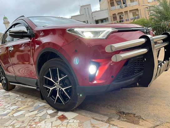 TOYOTA RAV4 2017 image 10
