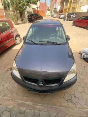 Mitsubishi lancer image 2