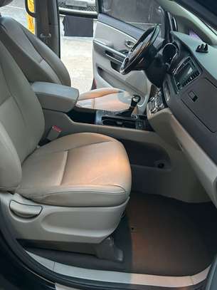 Kia Carnival luxe 9 places diesel 2017 image 8