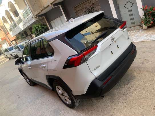 Toyota RAV4 image 6