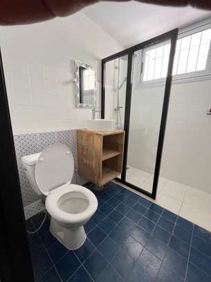 Appartement F3 salon à louer au plateau image 11