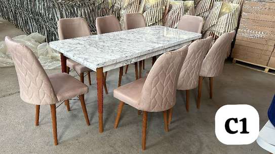 TABLE A MANGER 8 PLACES C1 image 1