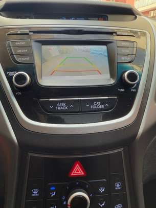 Hyundai Elantra clean image 6