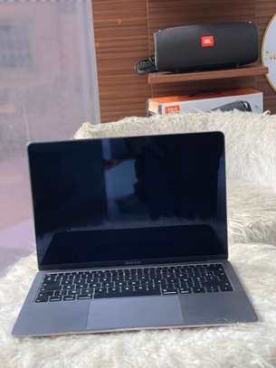 MacBook Air 2019 image 1