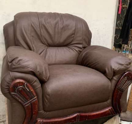 Canape 7 places cuir à bon état image 1