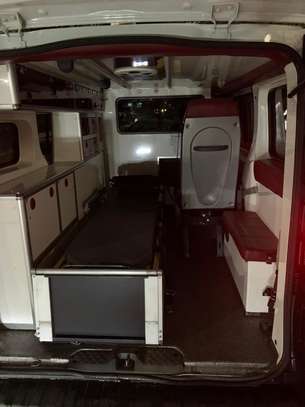 Ambulance Opel vivaro image 9