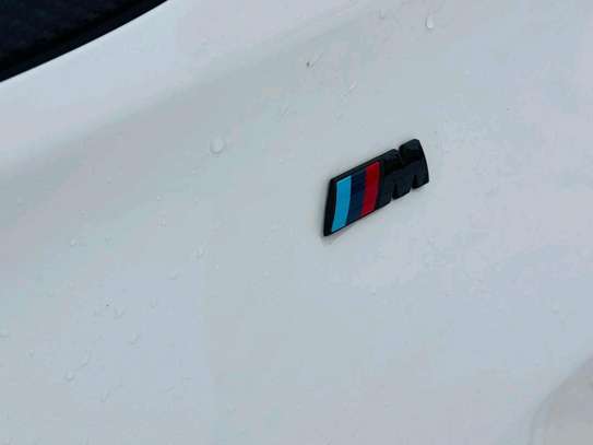 BMW X1 SUV compact blanc capot noir image 7