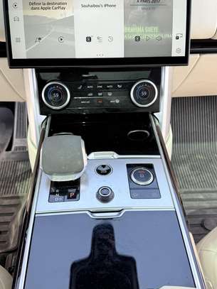 2023 Land Rover P400 image 11