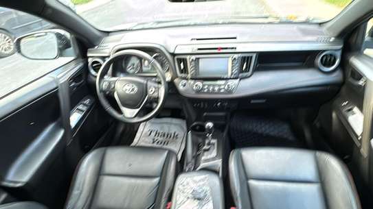 Toyota RAV4 image 9