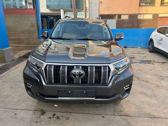 Toyota Prado Land Cruiser 2021 7 places image 1
