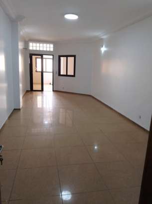 Appartement F4 haut standing à louer à Dakar plateau image 11