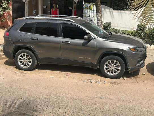 Jeep Cherokee image 2