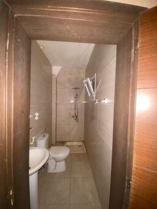 Une villa R+2 à louer aux Mamelles image 8