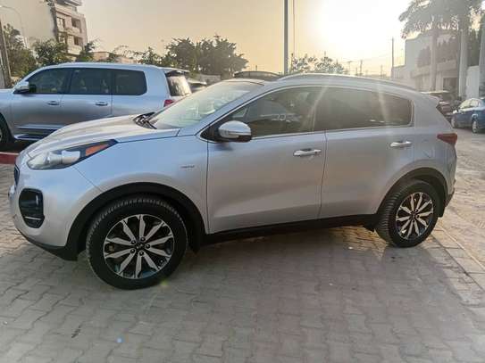 Kia Sportage EX image 5