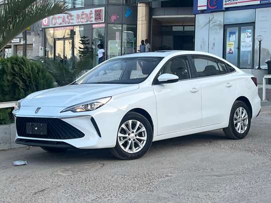 ROEWE i5 Véhicule chinois intélligent image 1