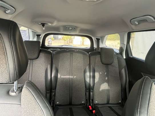 Peugeot 5008 full option 2019 image 10