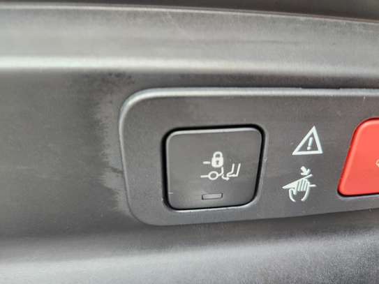 PEUGEOT 5008 GT LINE image 8