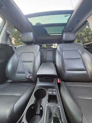 Hyundia tucson image 3