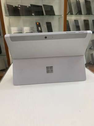 Microsoft surface go 2in1 image 7