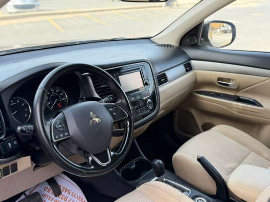 Mitsubishi Outlander 2016 - 7 Places image 4