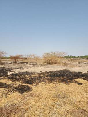 🏡 Terrain 400 m² en bord de route à Diass, proche AIBD image 1