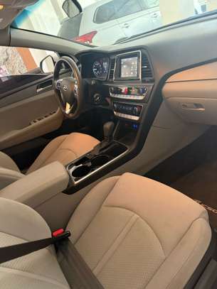 Hyundai sonata image 3