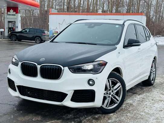 BMW X1 SUV compact blanc capot noir image 11