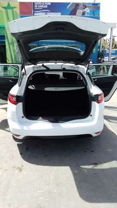 RENAULT MEGANE 4 image 3