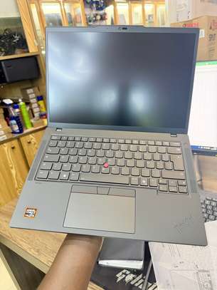 Écran portable 14" Full HD USB-C noir compact image 4