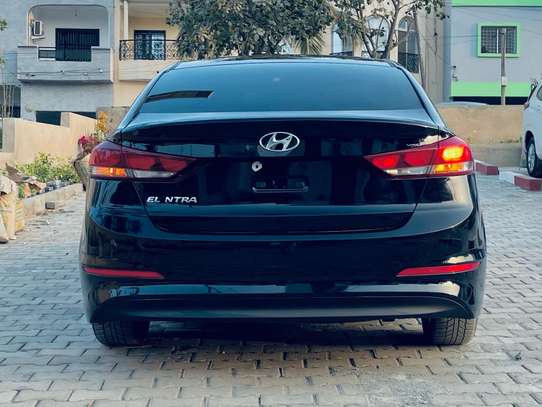 Hyundai Elantra 2017 image 4