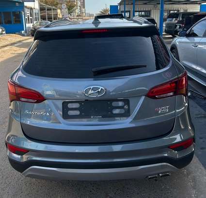 Hyundai Santa Fe diesel 4WD 2017 full options image 8