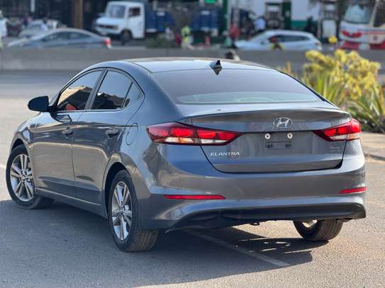 Hyundai Elantra 2017 automatique essence image 4