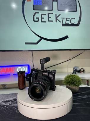 Canon EOS R image 1